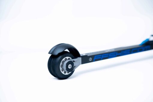 Ergonomic-Technology-in-FF-360-Flow-Classic FF 360 Flow Classic roller ski featuring ergonomic flow technology.