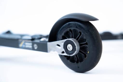 ff-360-flow-skate-roller-ski-closeup-salomon-binding-wheel.jpg Close-up of FF 360 Flow Skate roller ski featuring Salomon bindings and advanced recyclable black plastic wheels.
