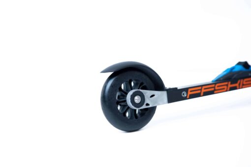 ff-360-flow-skate-roller-ski-salomon-binding-black-wheel-closeup.jpg Close-up of FF 360 Flow Skate roller skis with Salomon bindings and 100% recyclable black plastic wheels.