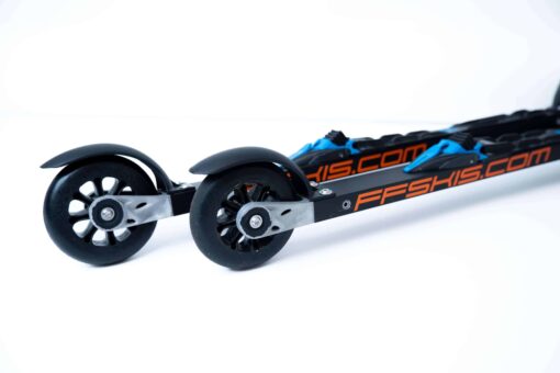 ff-360-flow-skate-roller-ski-sideview-salomon-binding.jpg Side view of FF 360 Flow Skate roller skis featuring Salomon bindings and durable black plastic wheels.